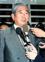 Ishihara fields reporters' questions at Haneda